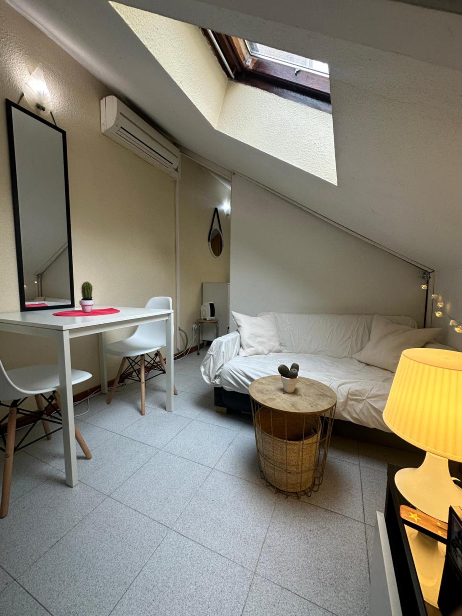 Cozy Apartment In Madrid Center ภายนอก รูปภาพ